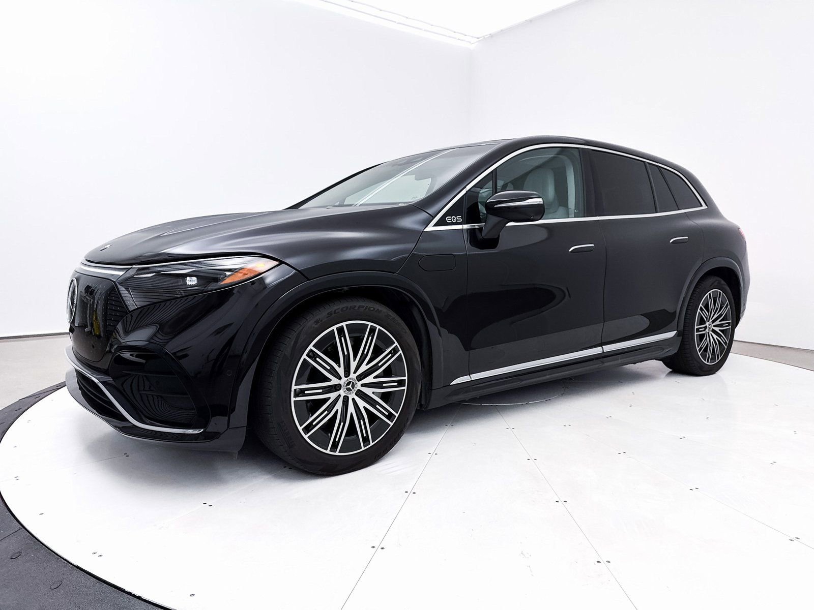 Used 2023 Mercedes-Benz EQS 580 4MATIC SUV image 15