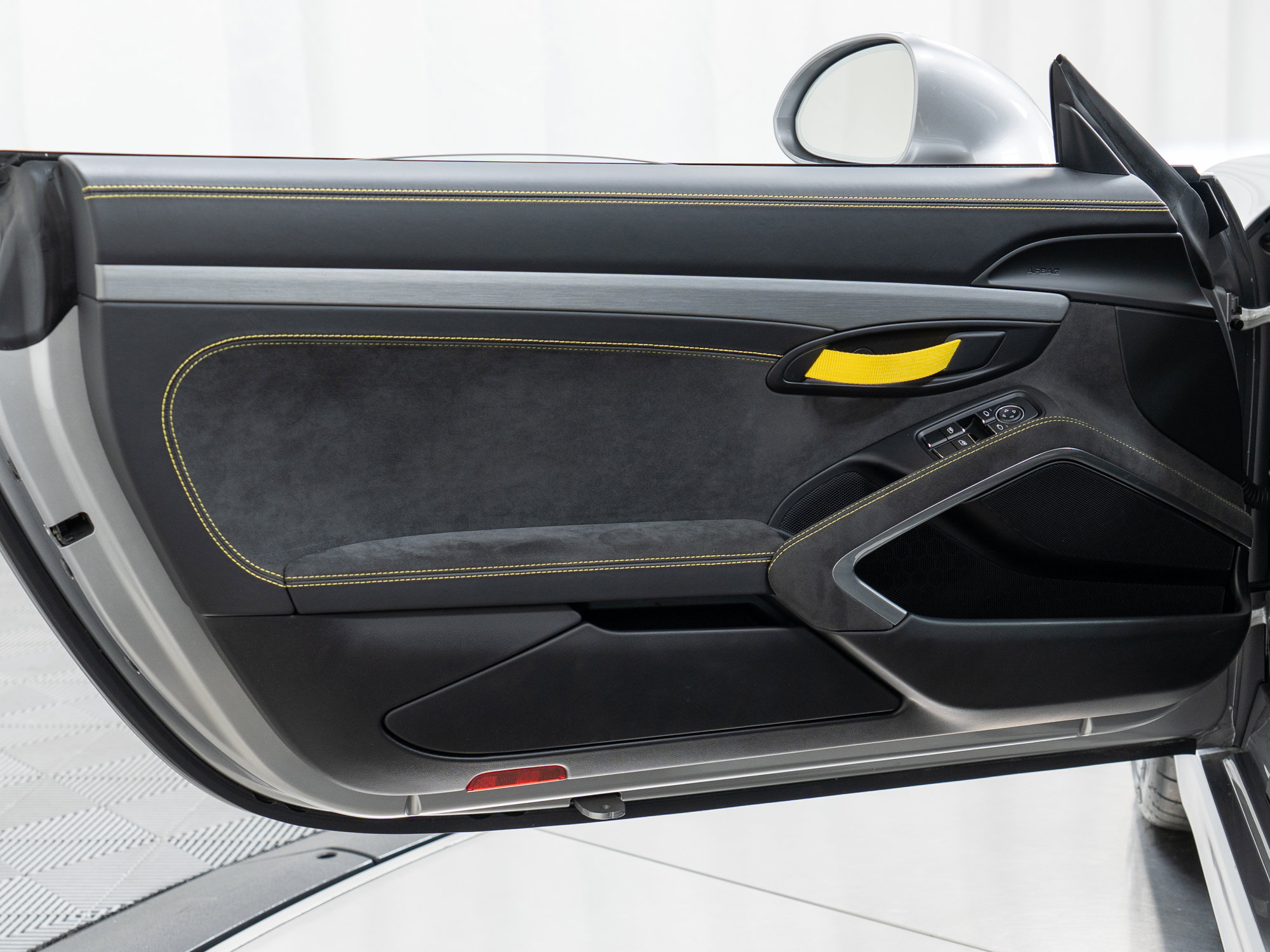 Certified 2016 Porsche Cayman GT4 RWD image 14
