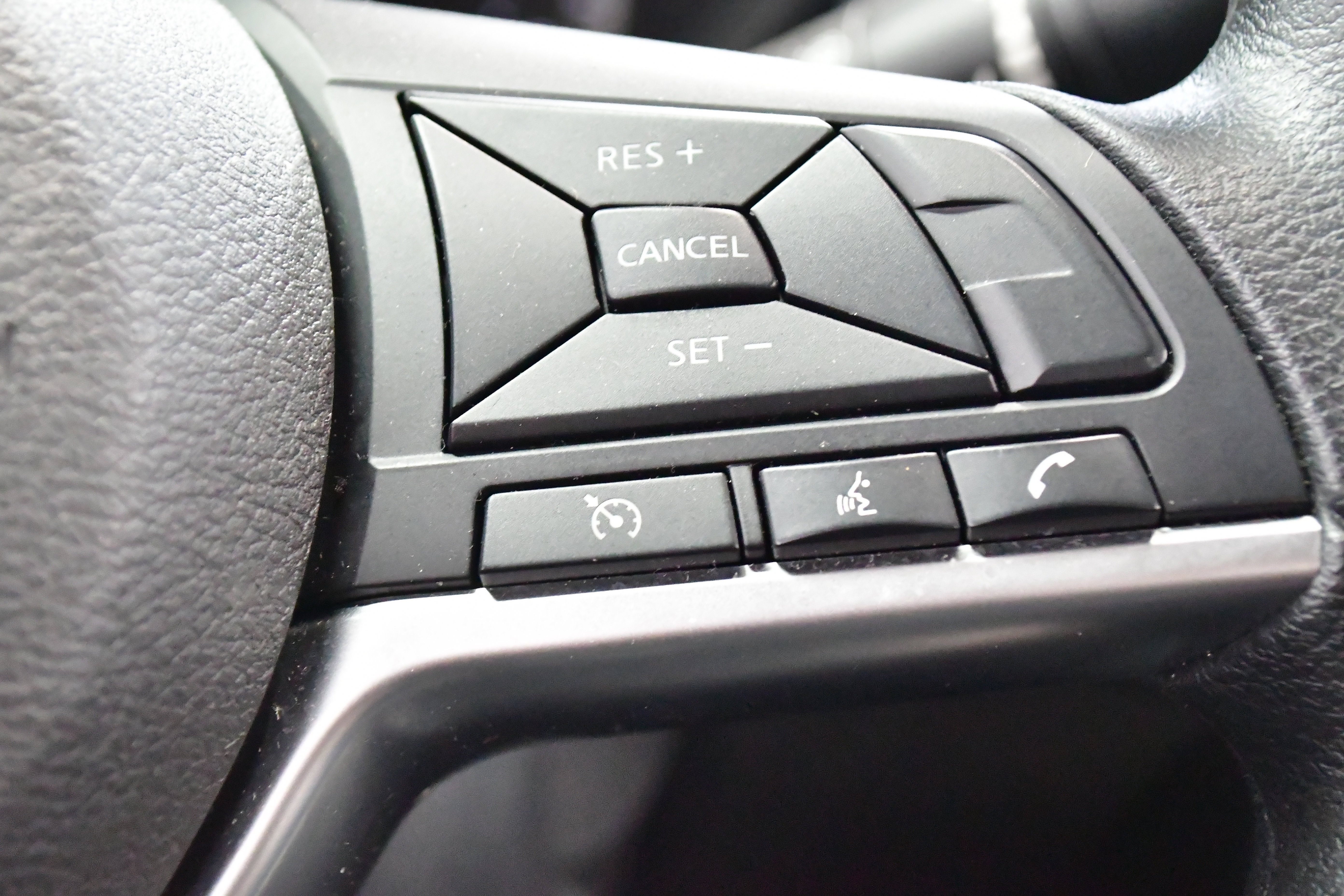 Used 2025 Nissan Versa SV FWD image 22