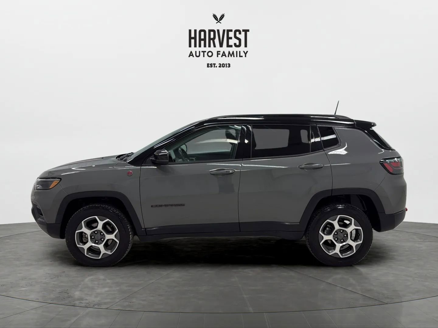 Used 2022 Jeep Compass Trailhawk w/ Trailhawk Elite Group AWD/4WD image 2