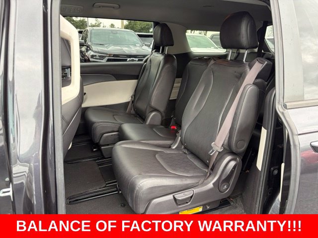 Used 2023 Kia Carnival LX FWD image 14