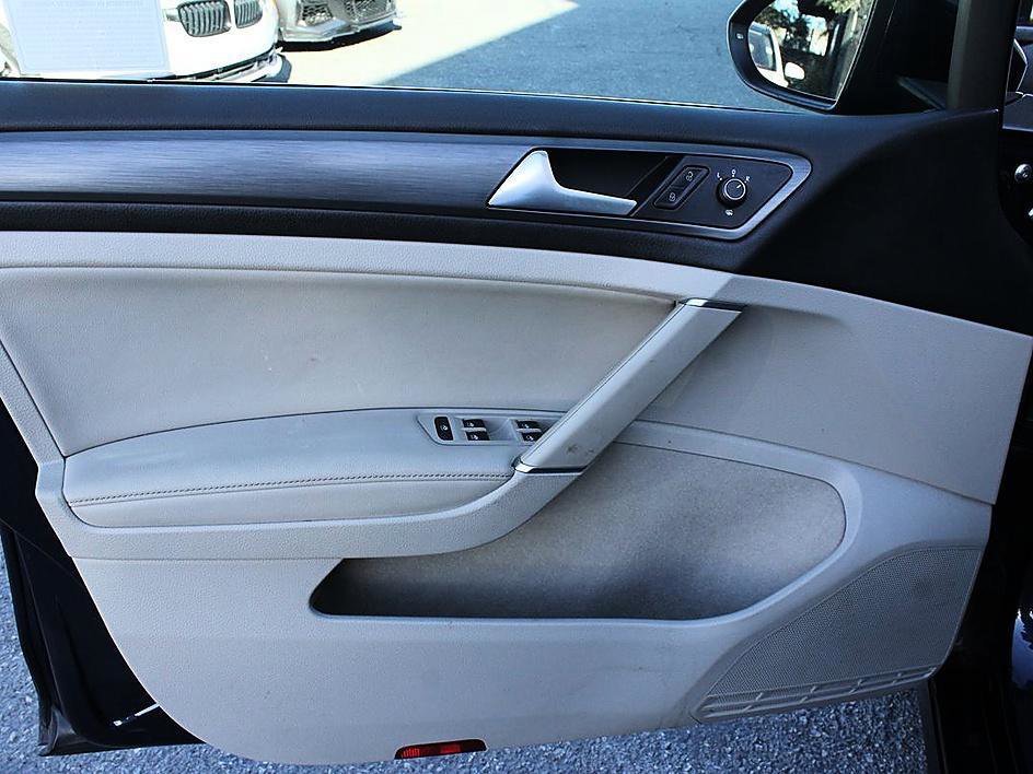 Used 2018 Volkswagen Golf SE image 10