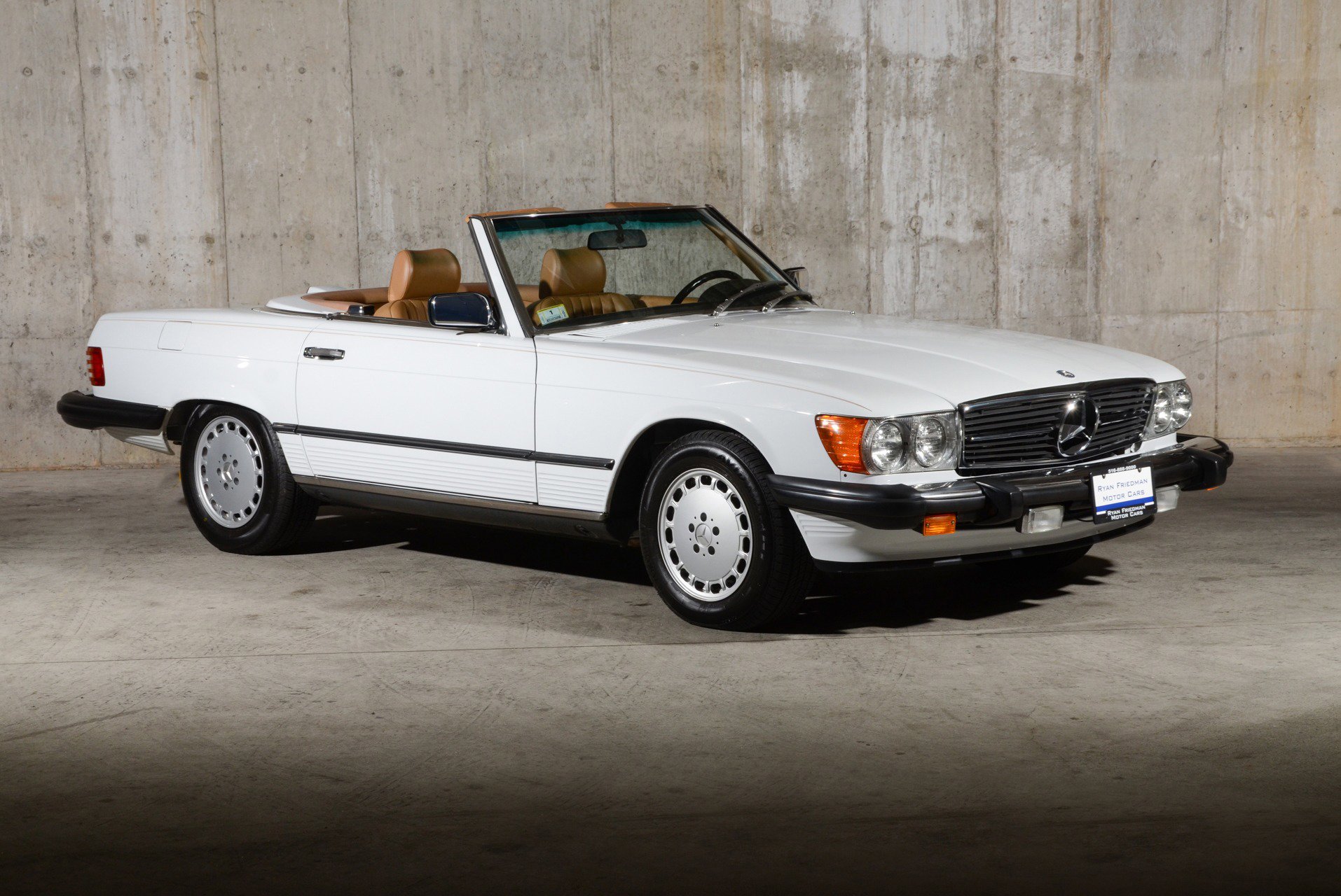 Used 1987 Mercedes-Benz 560 SL image 2