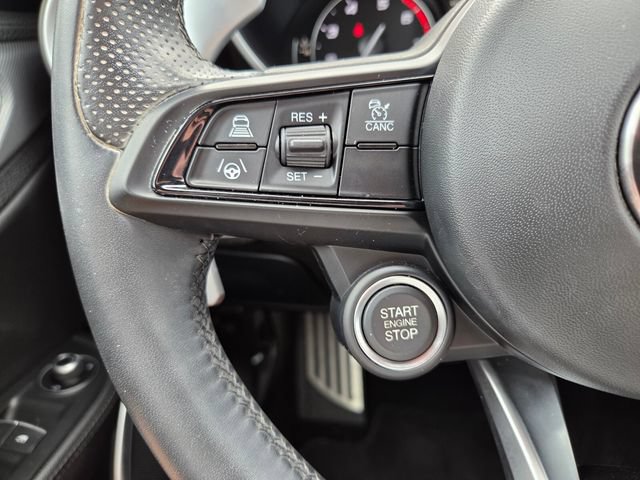 Used 2022 Alfa Romeo Giulia Veloce RWD image 33