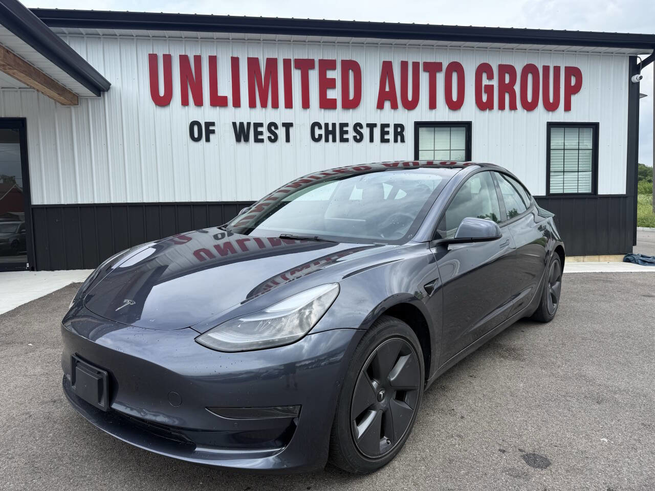 Used 2022 Tesla Model 3 Standard Range RWD image 1