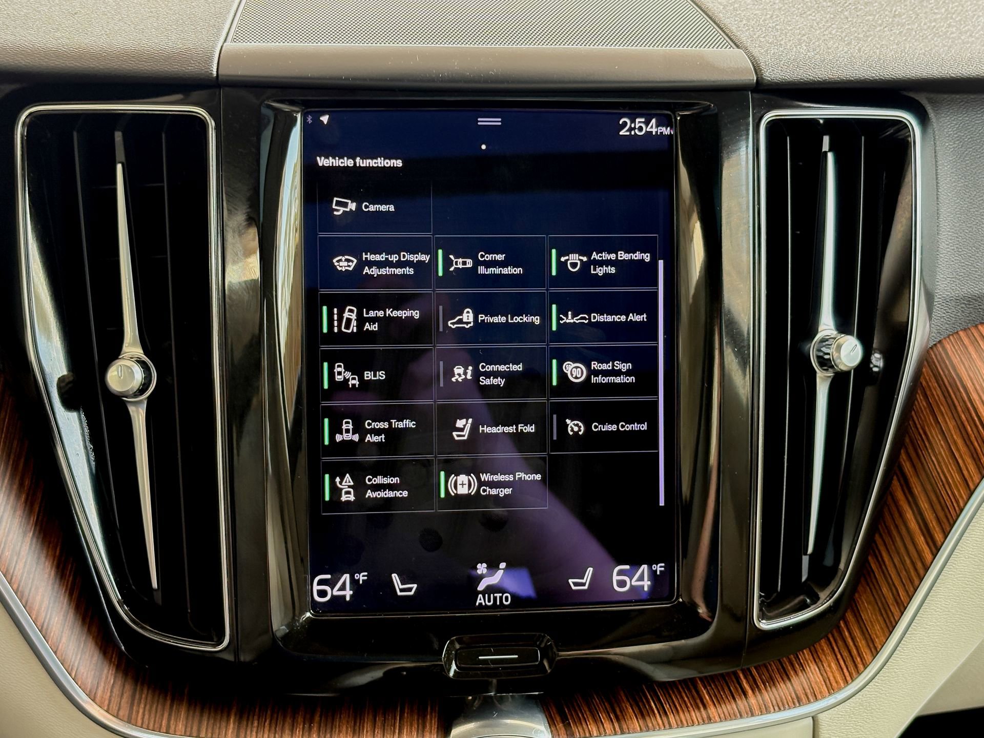 Used 2021 Volvo XC60 T5 Momentum w/ Advanced Package image 28