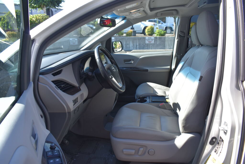 Certified 2016 Toyota Sienna XLE w/ XLE Navigation Package FWD image 18