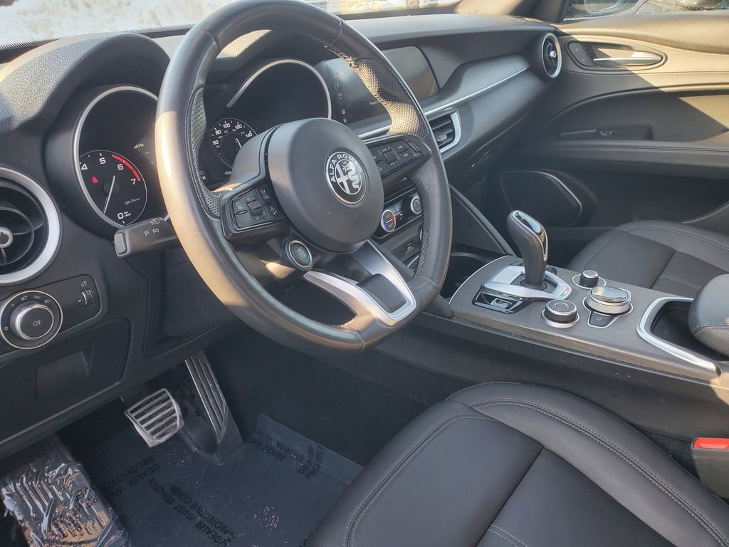 Used 2023 Alfa Romeo Stelvio Ti image 19