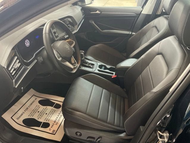 Certified 2023 Volkswagen Jetta SE w/ Panoramic Sunroof Package FWD image 13