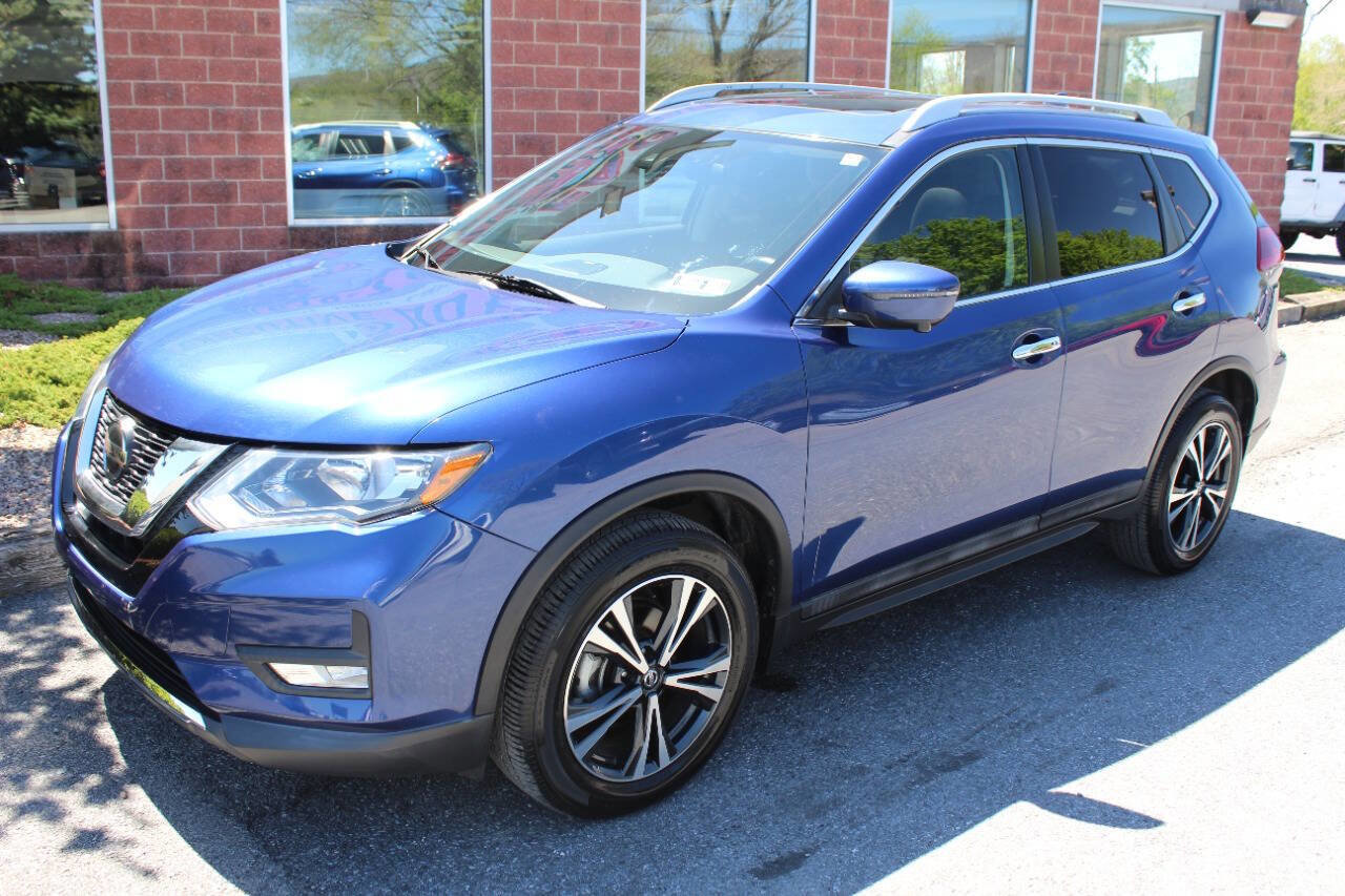Used 2020 Nissan Rogue SV w/ Sun & Sound Touring Package AWD/4WD image 2