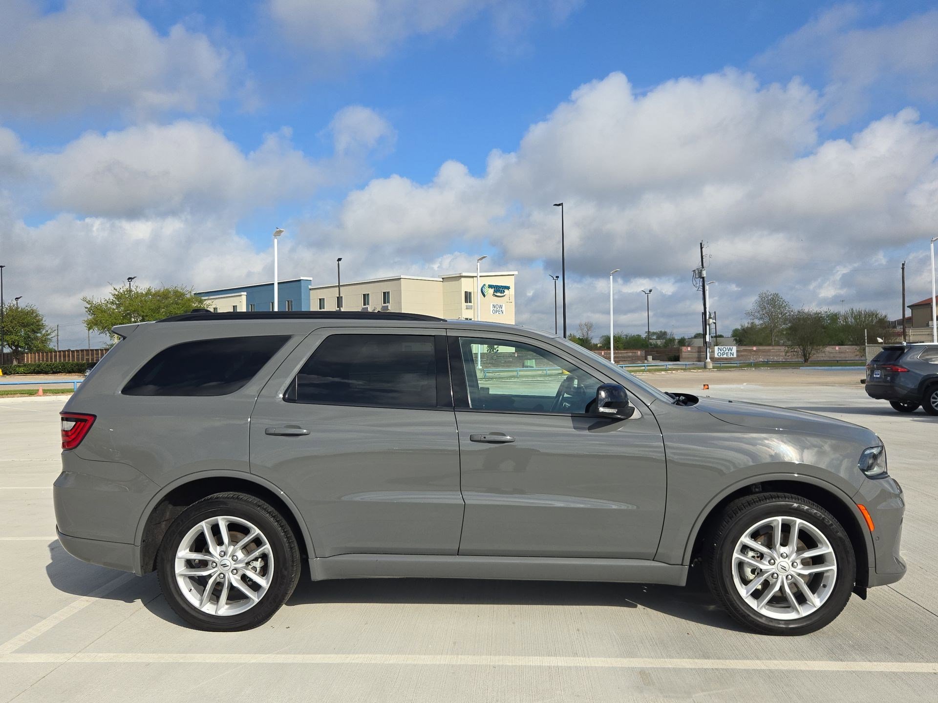 Used 2025 Dodge Durango GT image 2