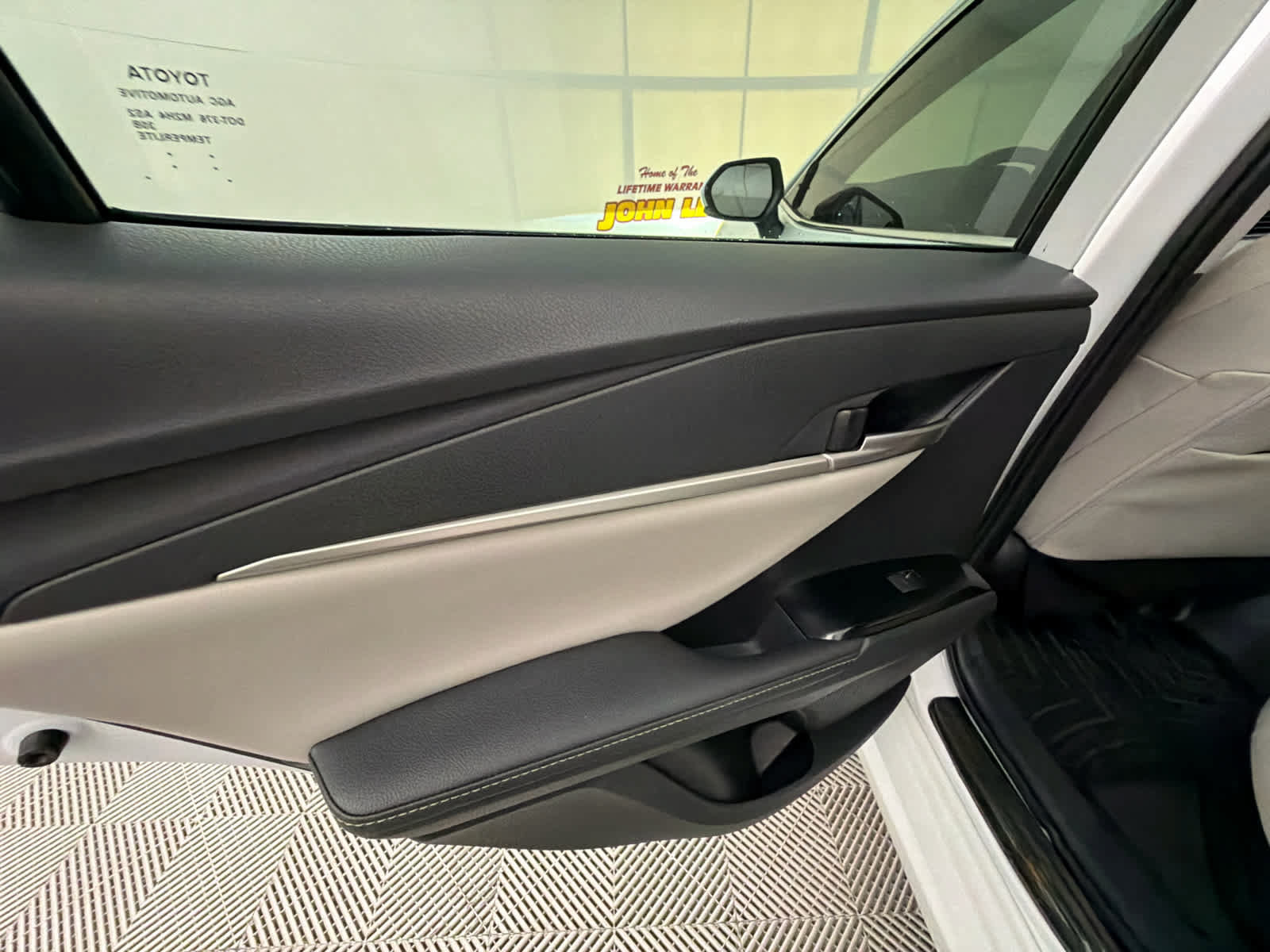 Used 2025 Toyota Camry XLE FWD image 24