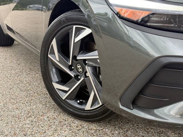 Used 2025 Hyundai Elantra Sport FWD image 2