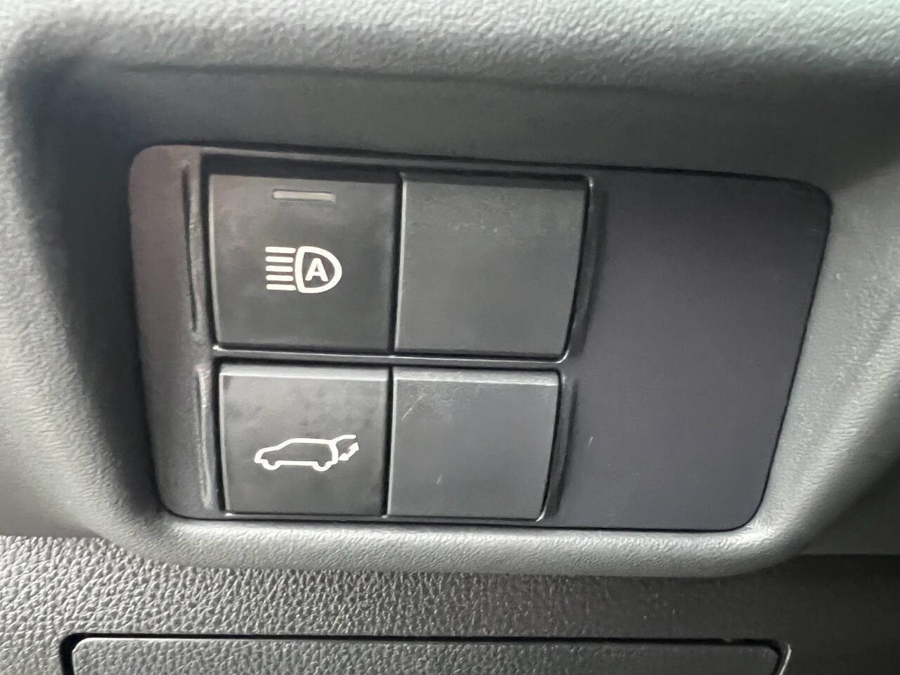 Used 2021 Toyota Highlander XLE image 13