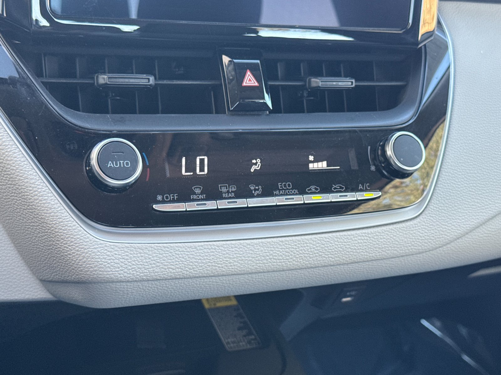 Used 2026 Toyota Corolla LE w/ LE Premium Package FWD image 20