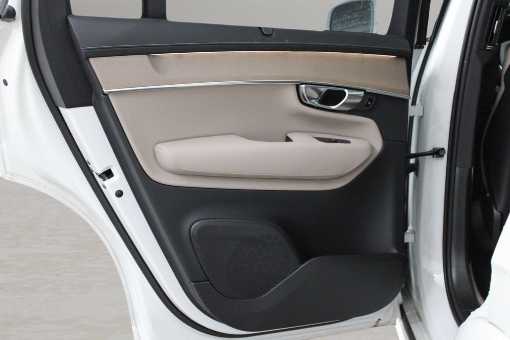 Certified 2025 Volvo XC90 B5 Ultra AWD/4WD image 24