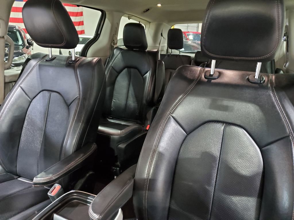 Used 2017 Chrysler Pacifica Premium image 38