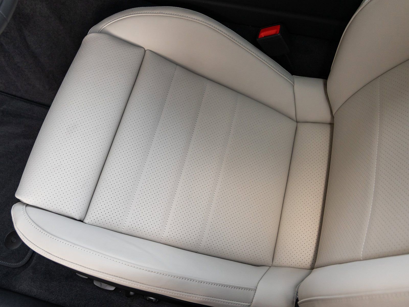 Certified 2025 Porsche Panamera image 27