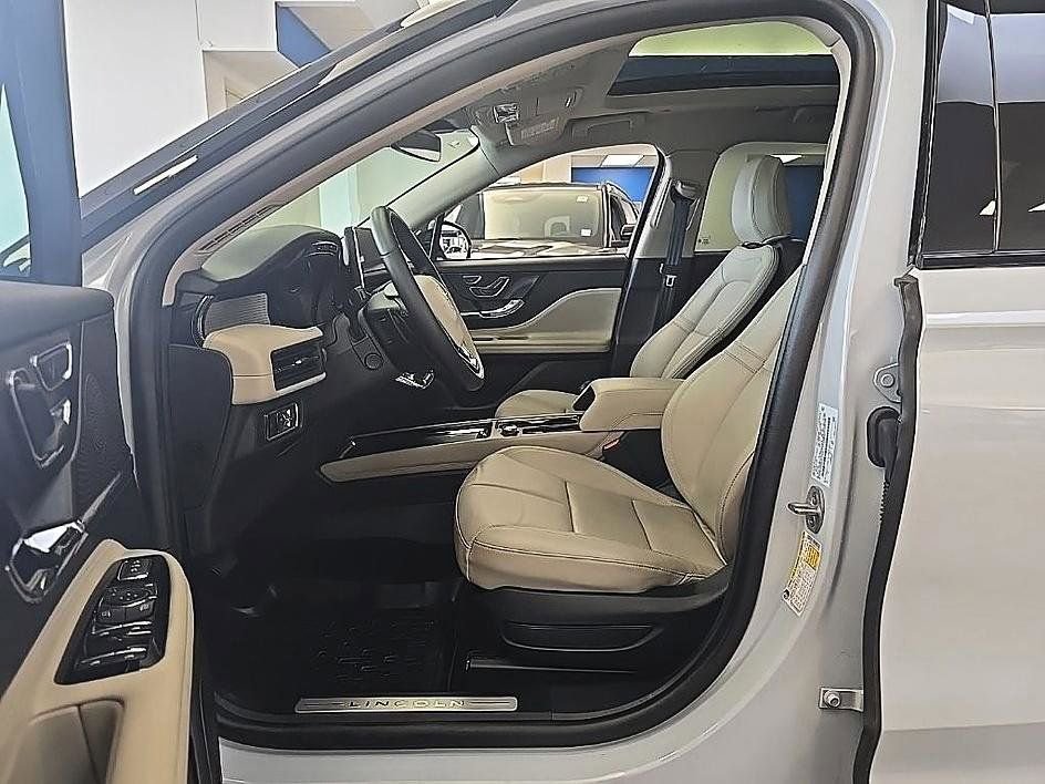 Used 2025 Lincoln Corsair AWD w/ Equipment Group 101A image 11