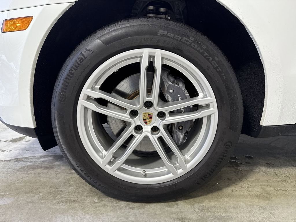 Certified 2023 Porsche Macan Turbo image 13