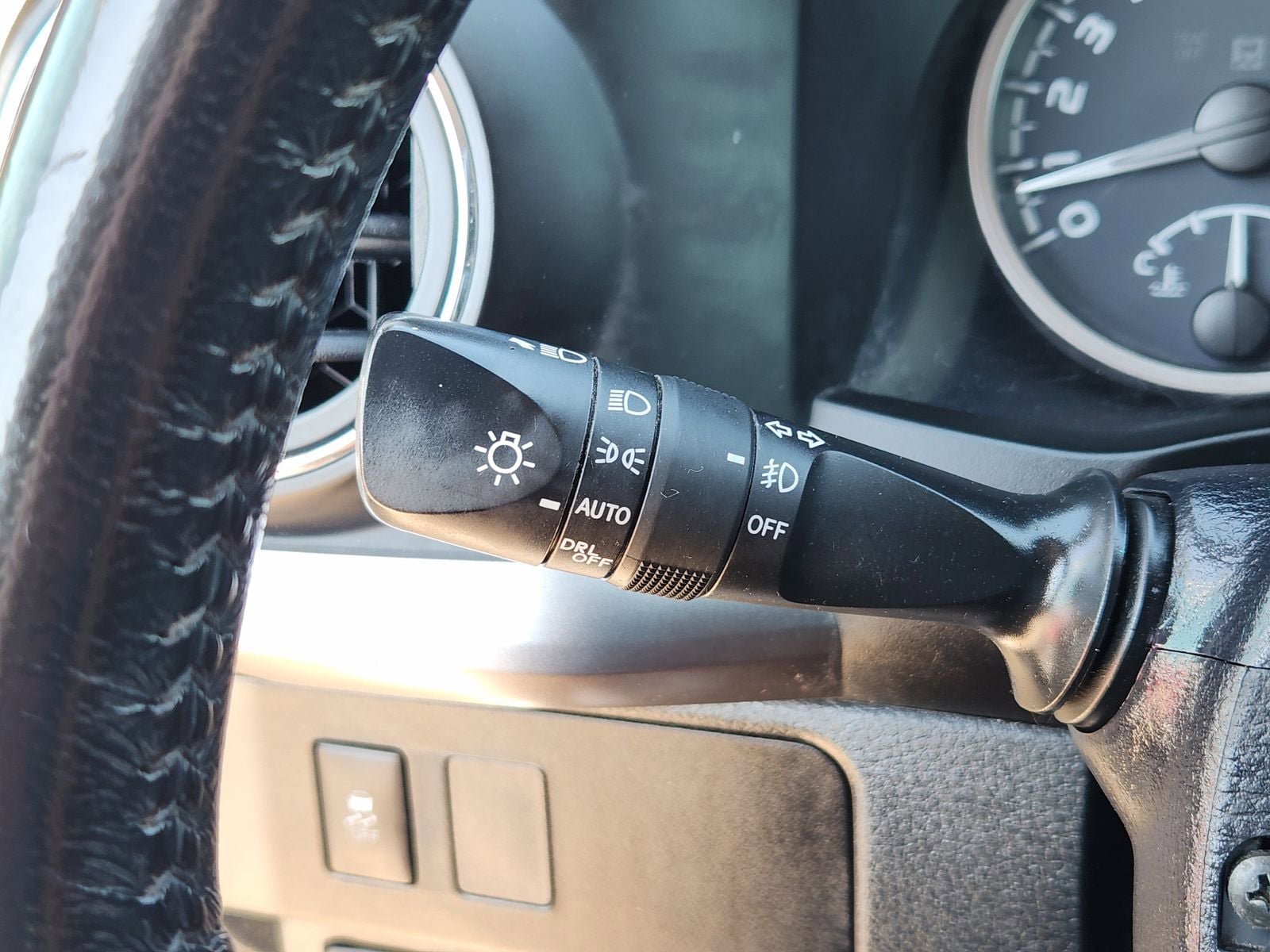 Used 2021 Toyota Tacoma SR5 AWD/4WD image 38