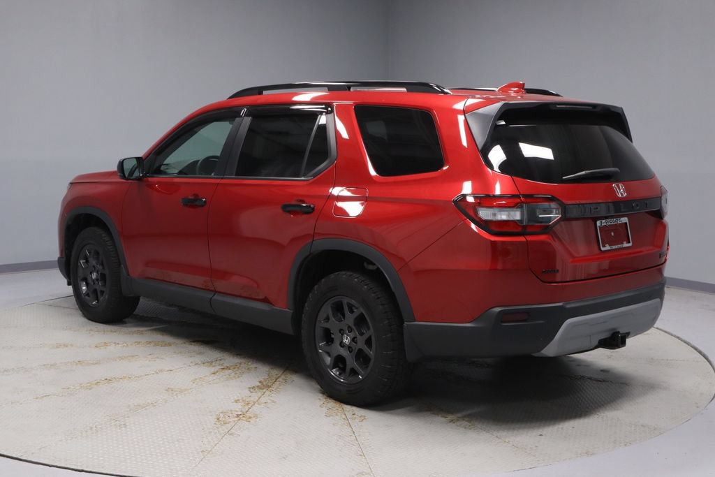 Used 2025 Honda Pilot TrailSport image 10