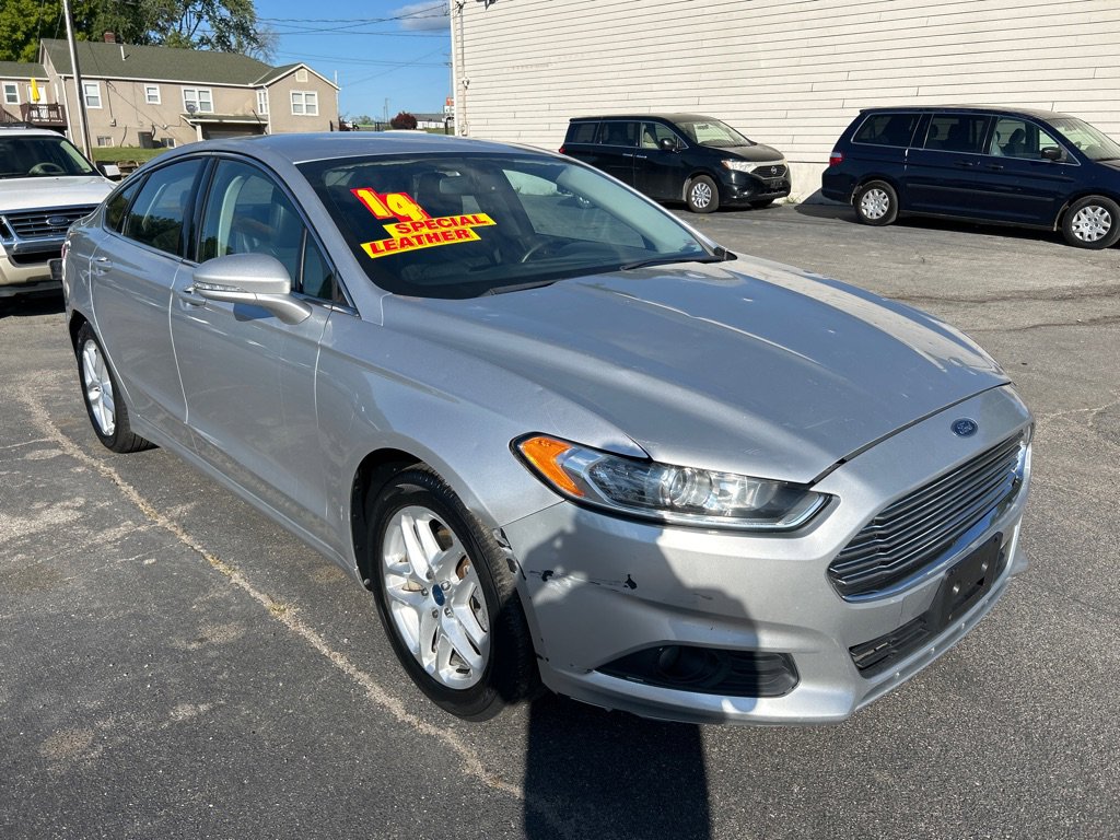 Used 2014 Ford Fusion SE w/ Equipment Group 202A image 4