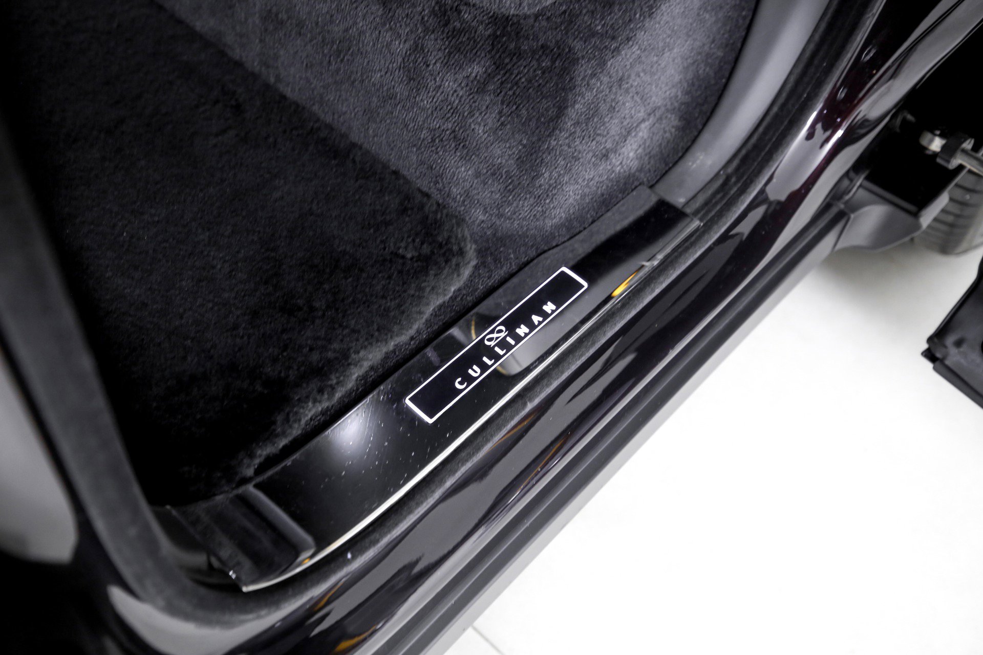 Certified 2023 Rolls-Royce Cullinan Black Badge w/ Driver's Package image 30