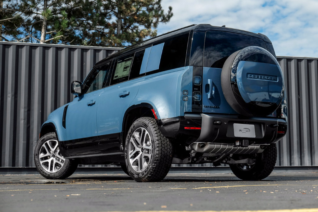 New 2026 Land Rover Defender 110 X-Dynamic SE AWD/4WD image 2