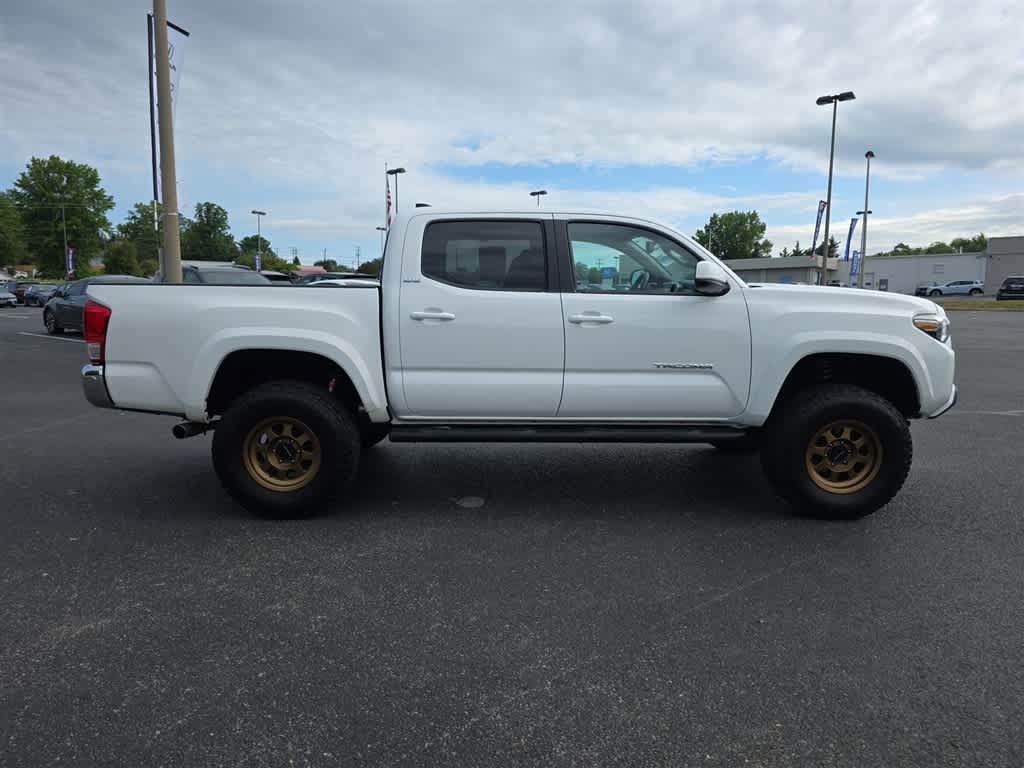 Used 2017 Toyota Tacoma SR5 w/ Tow Package AWD/4WD image 3