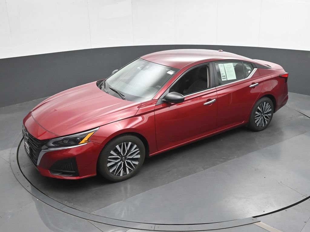 Used 2025 Nissan Altima 2.5 SV FWD image 36