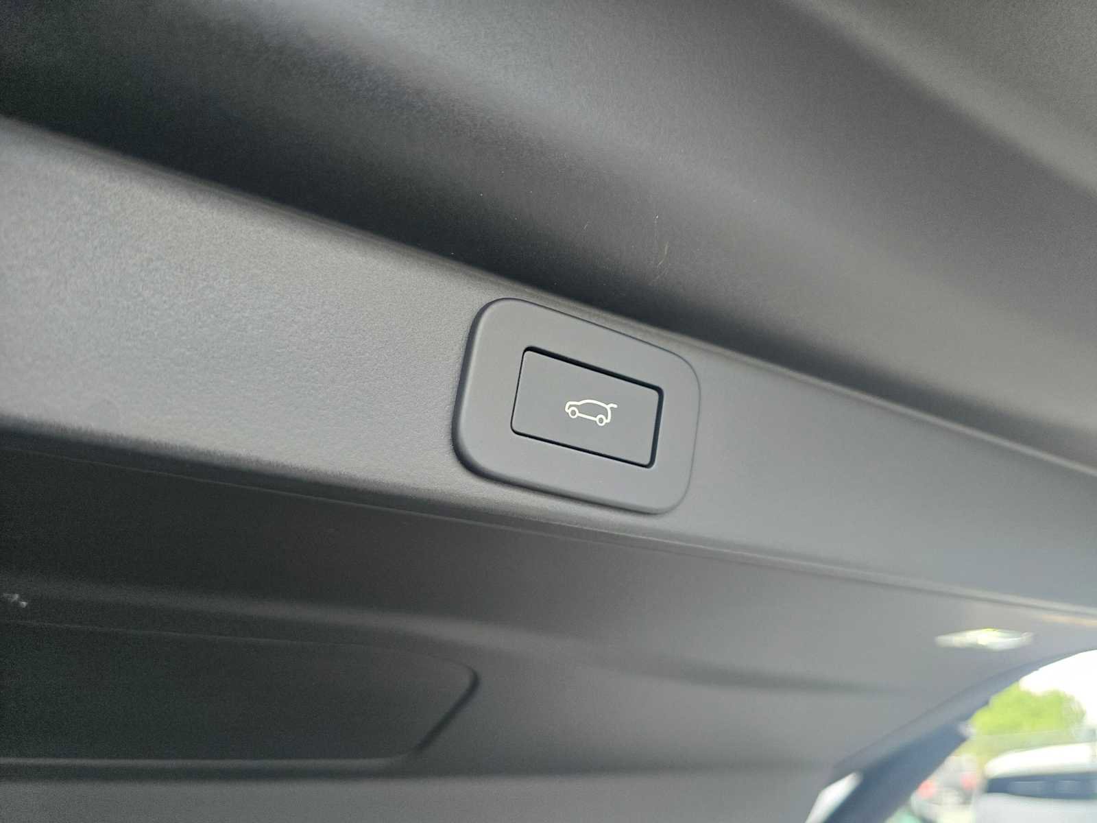 Used 2026 Land Rover Range Rover Long Wheelbase SE image 18