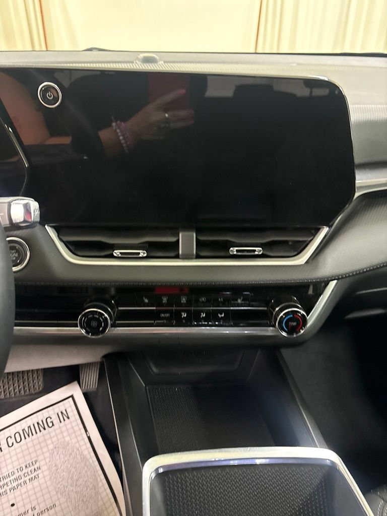 Used 2026 Chevrolet Equinox LT AWD/4WD image 12