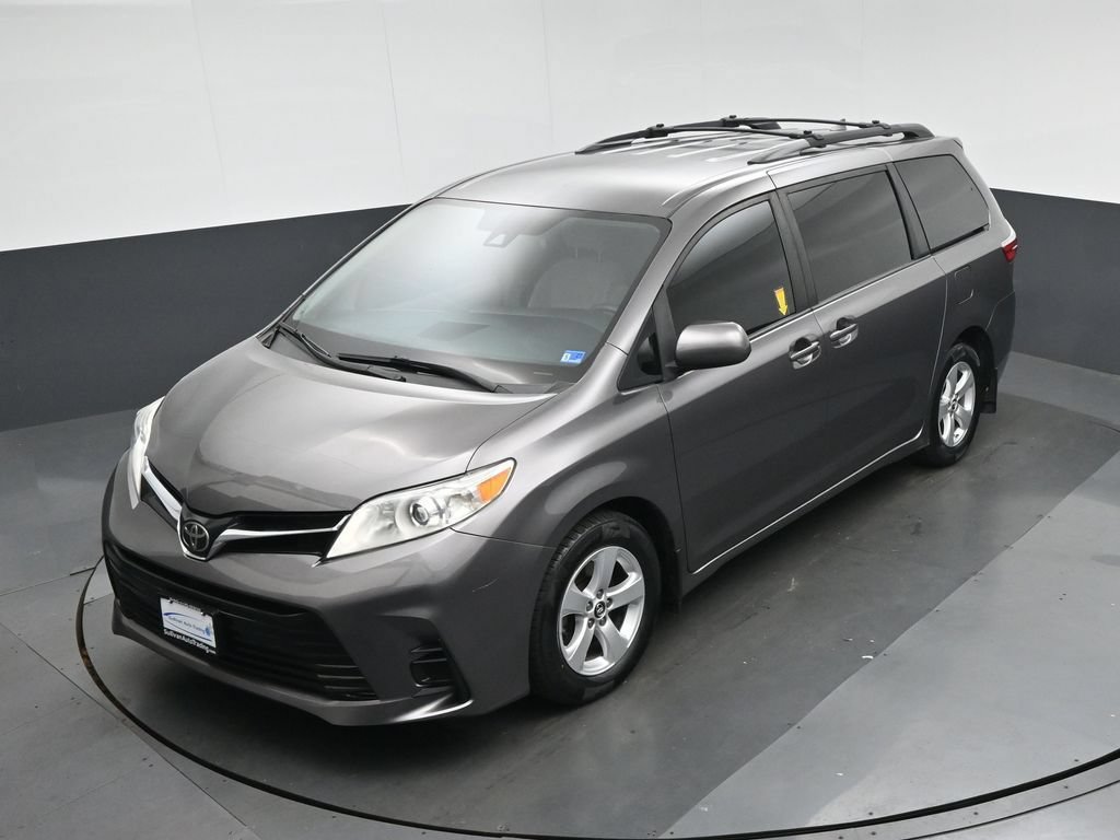 Used 2018 Toyota Sienna LE w/ Carpet Mat Package FWD image 66
