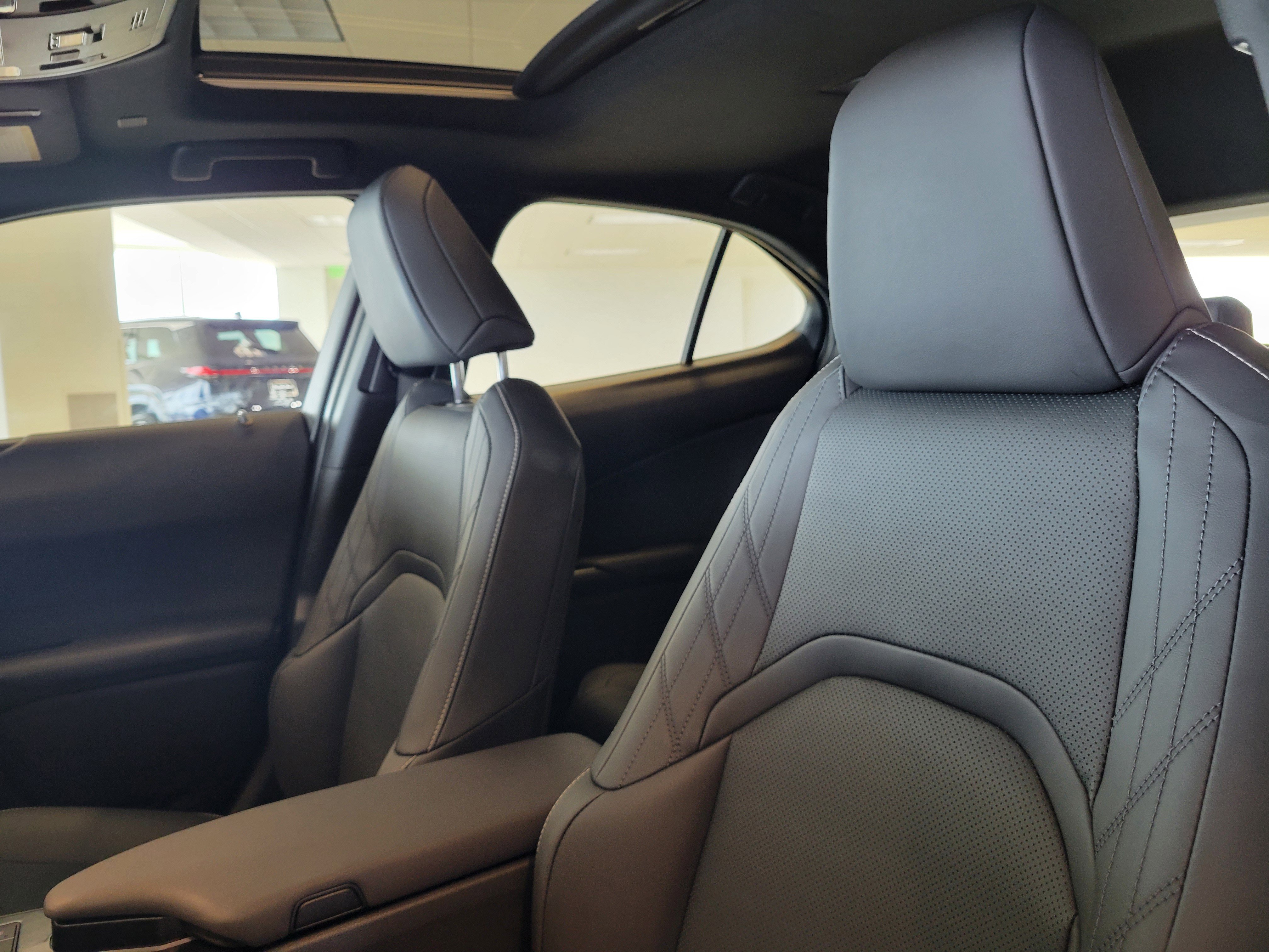Used 2025 Lexus UX 300h FWD image 24