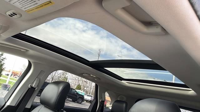 Used 2017 Ford Edge Titanium w/ Equipment Group 302A AWD/4WD image 27