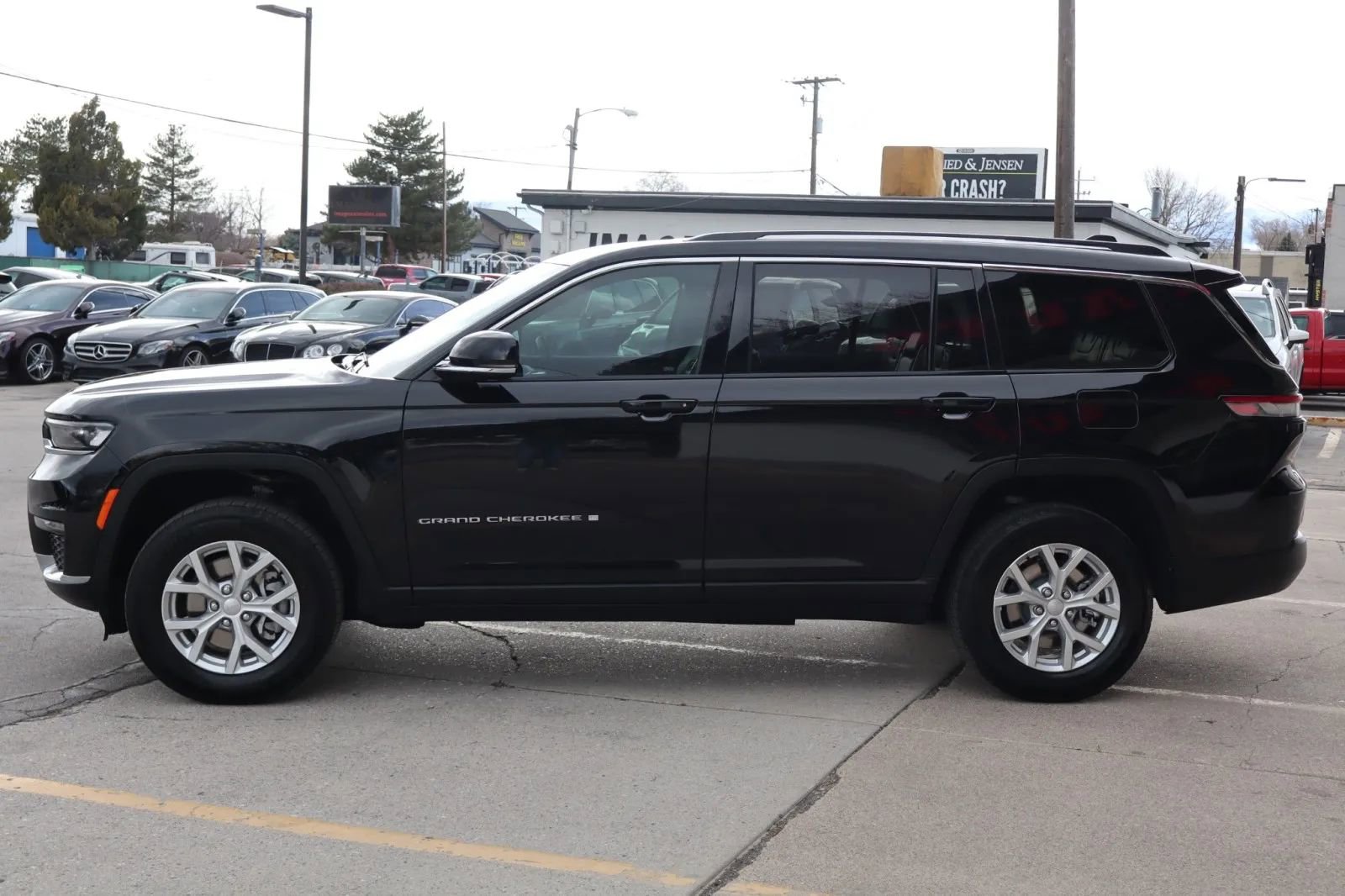 Used 2024 Jeep Grand Cherokee L Limited image 5