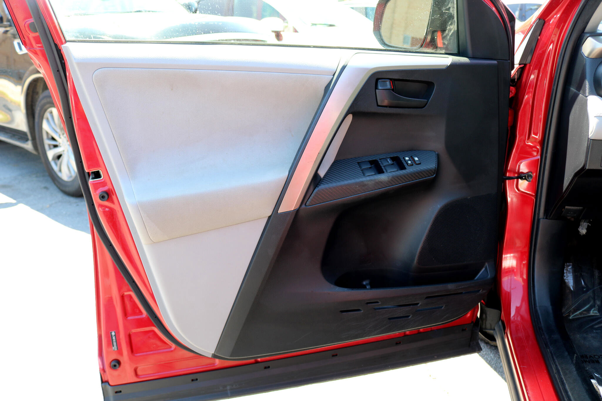 Used 2013 Toyota RAV4 XLE image 12