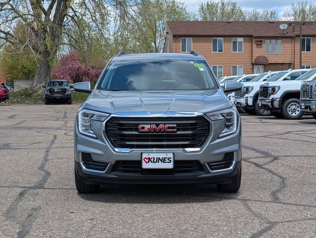 Used 2023 GMC Terrain SLE w/ Driver Convenience Package AWD/4WD image 2