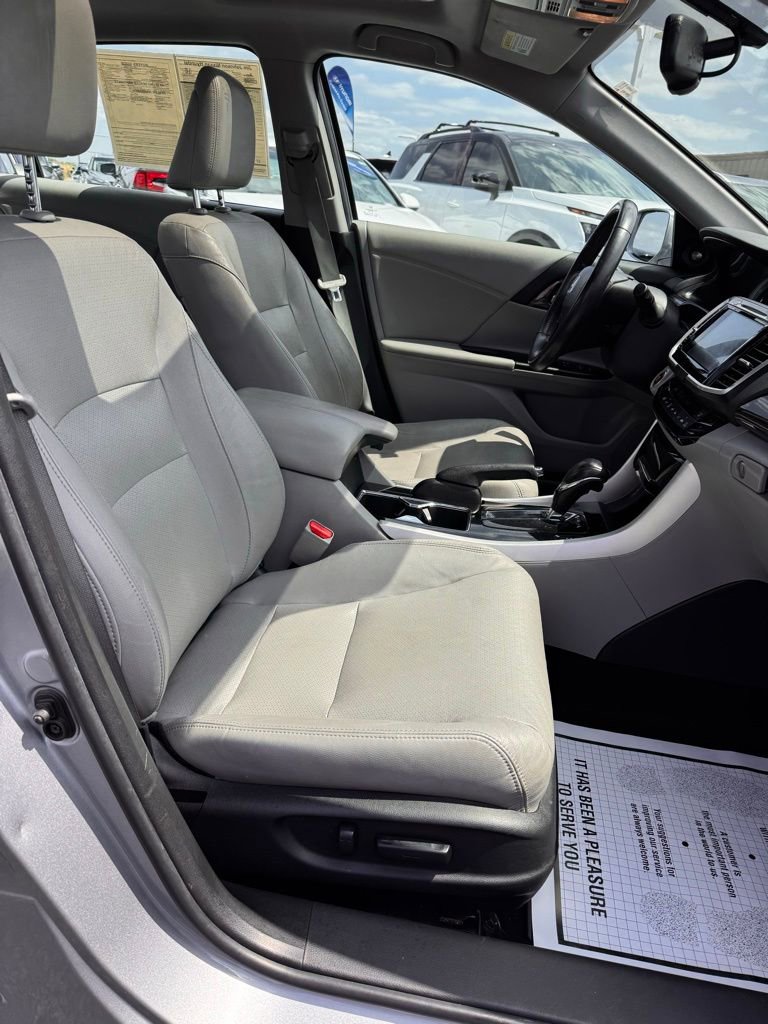 Used 2017 Honda Accord EX-L image 11