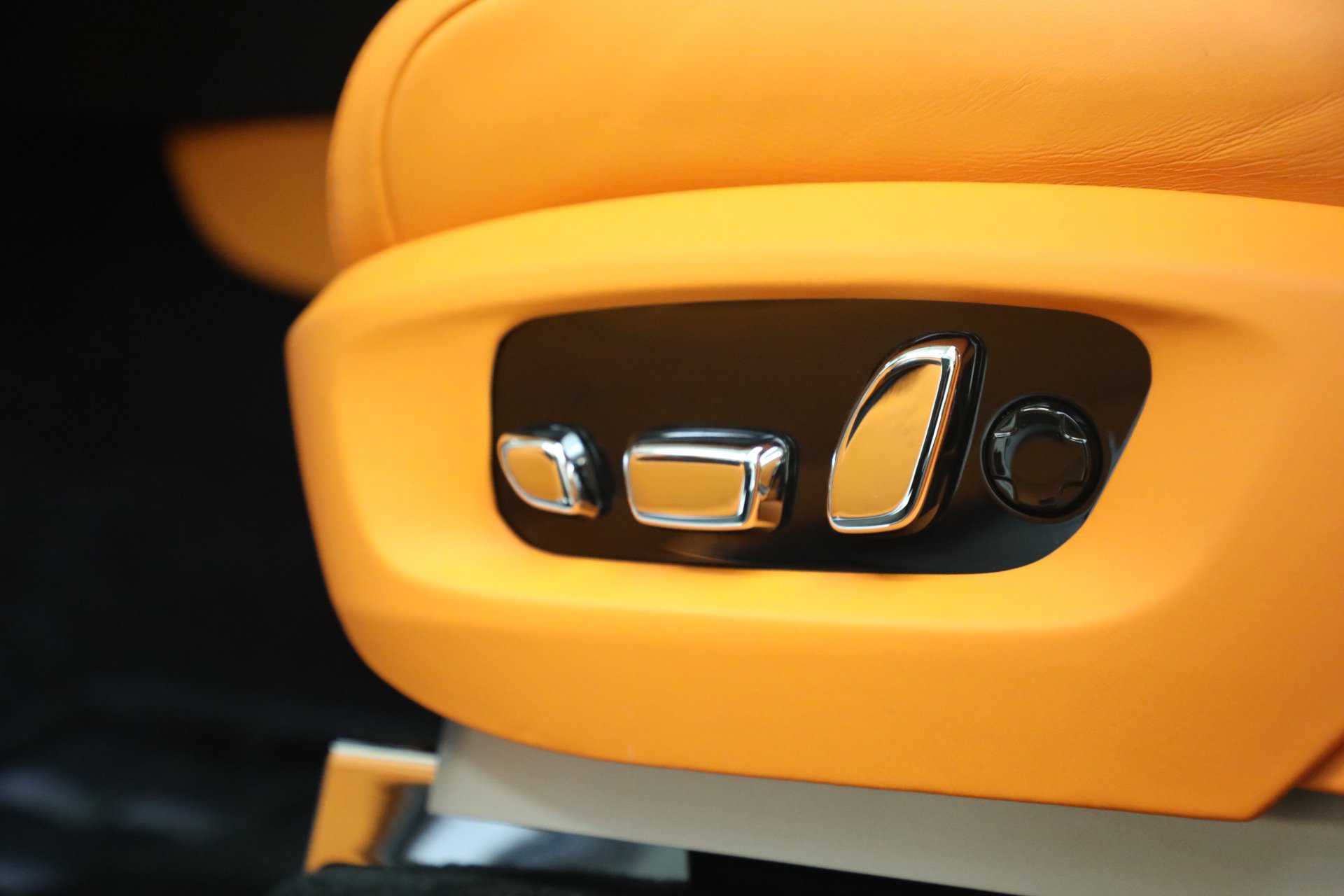 New 2026 Rolls-Royce Cullinan Black Badge image 36