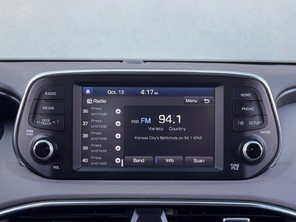 Used 2019 Hyundai Santa Fe SE FWD image 21