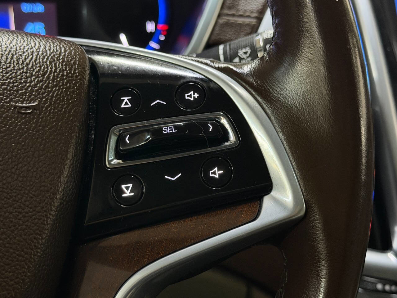 Used 2015 Cadillac SRX Luxury w/ Driver Awareness Package image 36