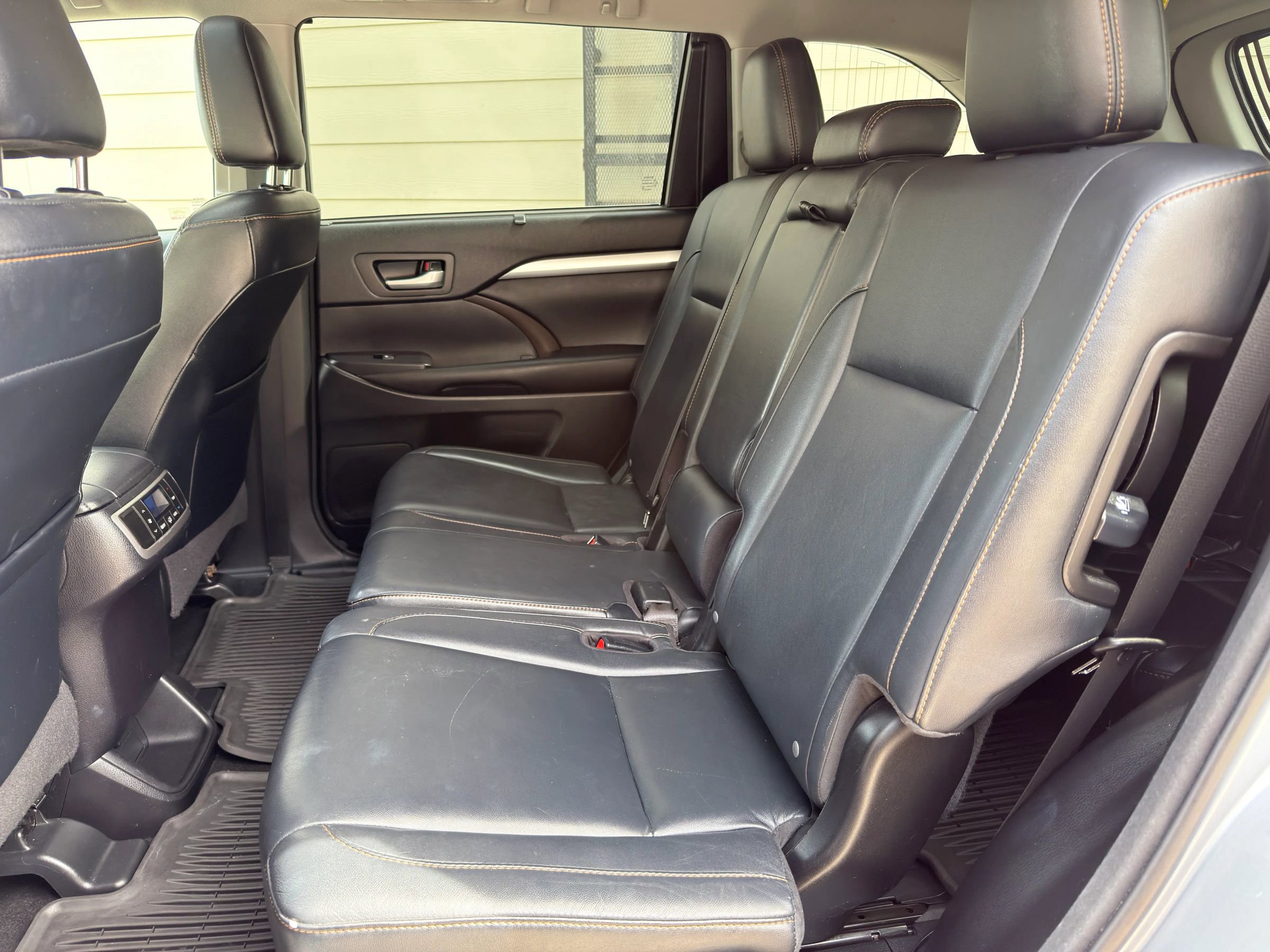 Used 2016 Toyota Highlander XLE image 18