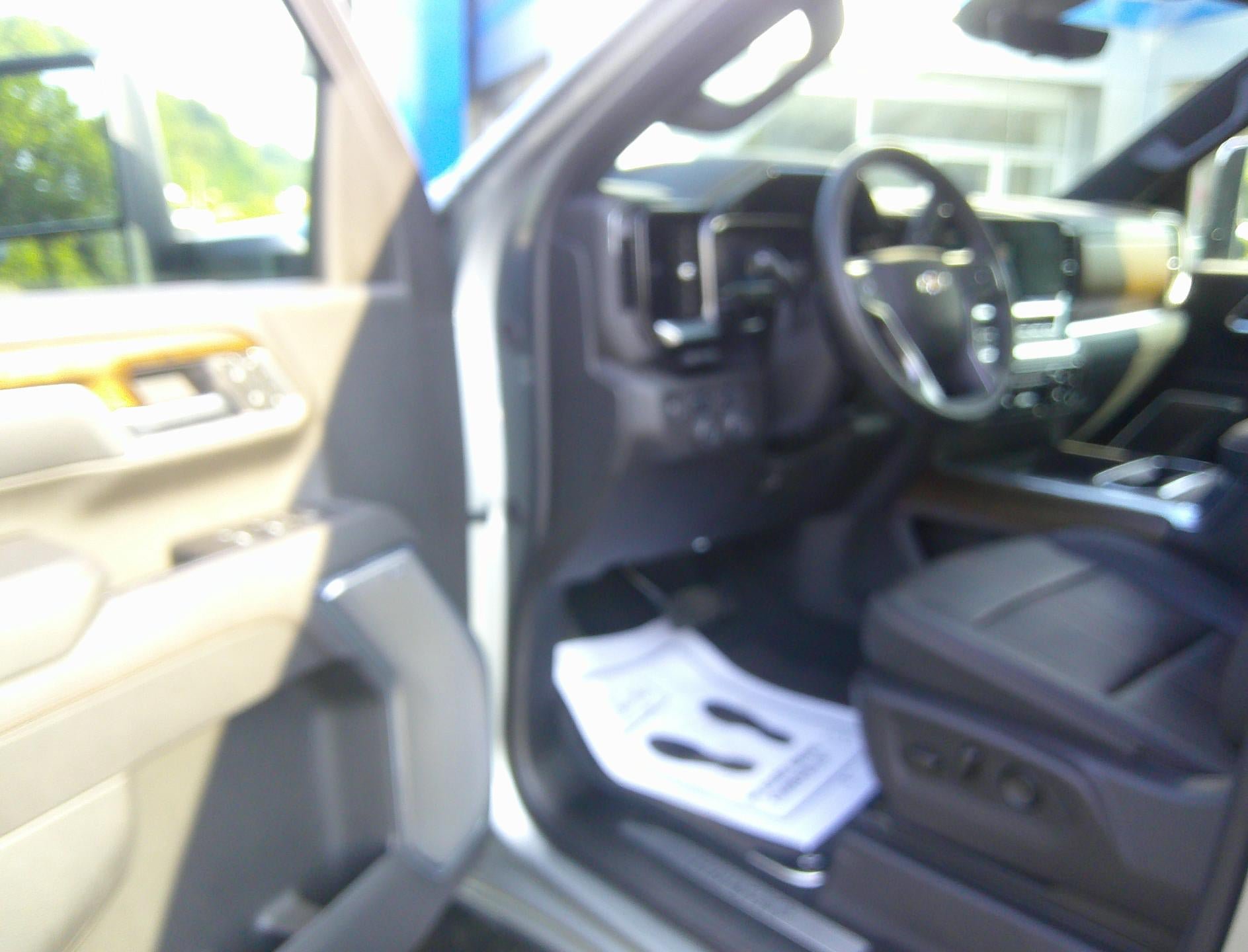 Used 2025 Chevrolet Silverado 2500 High Country w/ High Country Premium Package AWD/4WD image 8
