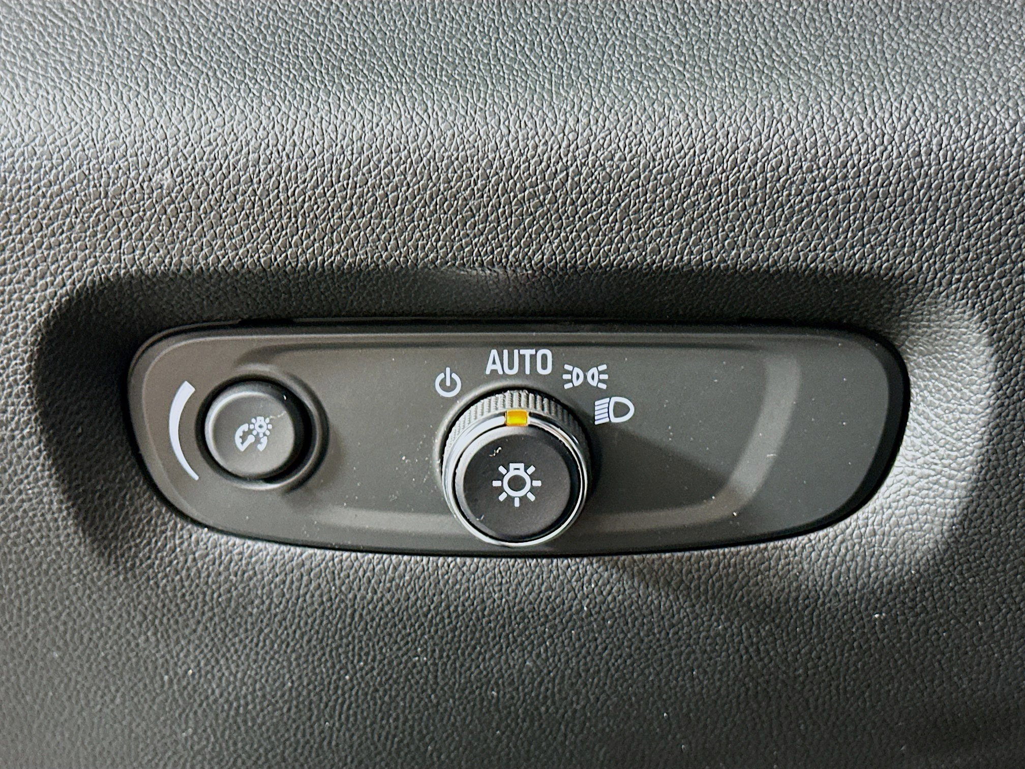 Used 2023 Chevrolet Traverse LT w/ LT Premium Package image 17