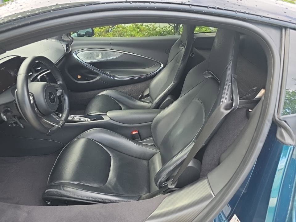 Used 2024 McLaren Artura RWD image 3