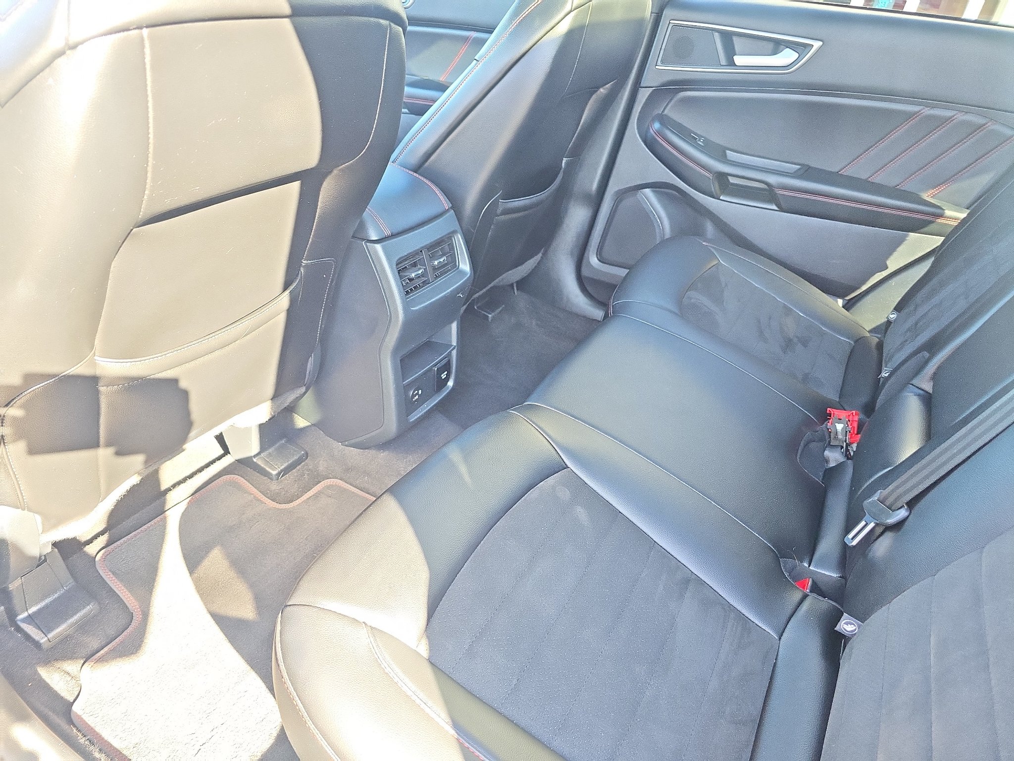 Used 2021 Ford Edge ST-Line w/ Class II Trailer Tow Package AWD/4WD image 16
