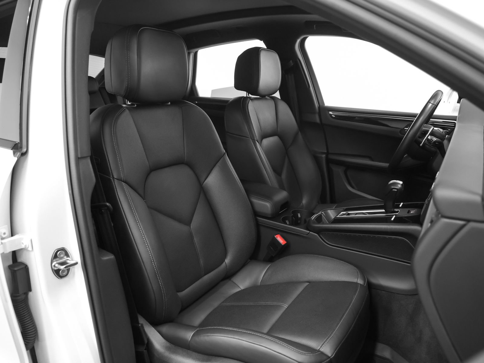 Used 2023 Porsche Macan image 22