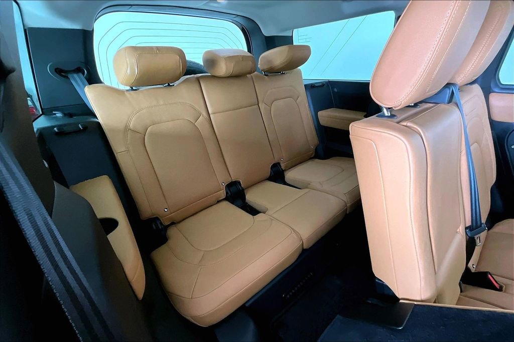 Used 2023 Land Rover Defender 130 First Edition image 35